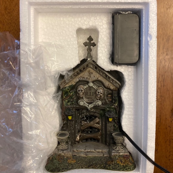 Department 56 Rest In Peace 2013 - Picture 2 of 2